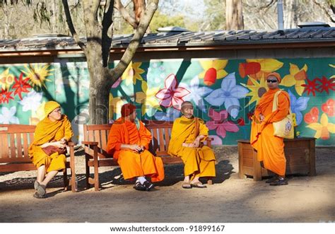  Real Happiness:  A Journey Into Korean Buddhist Meditation and Its Impact on Daily Life