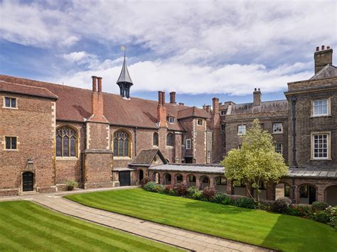  Queens' College, Cambridge: A History in Pictures! 